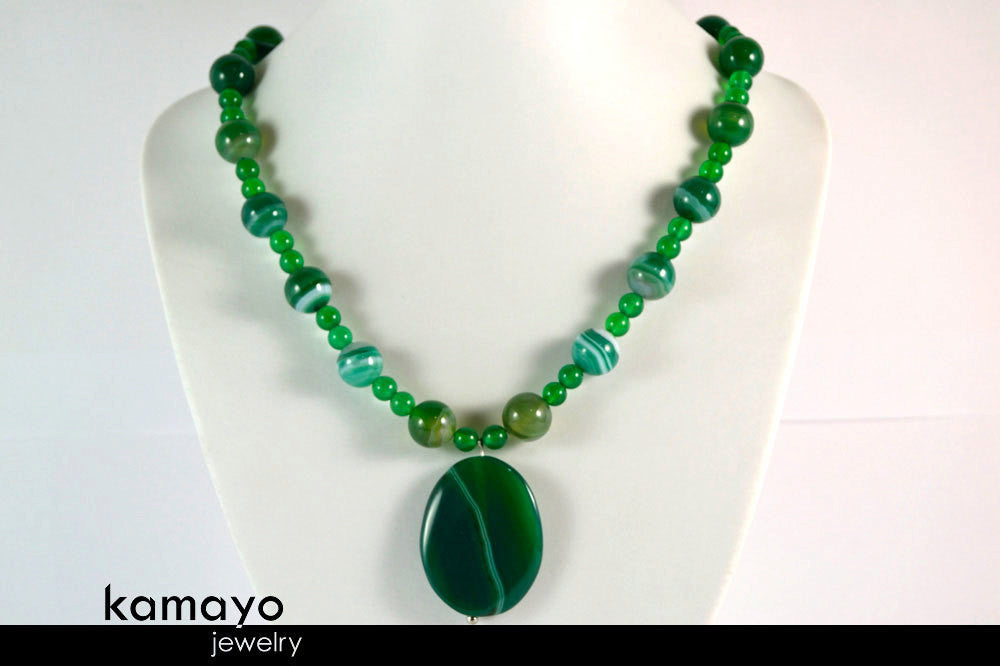 GREEN AGATE NECKLACE - Natural Oval Pendant and Round Beads